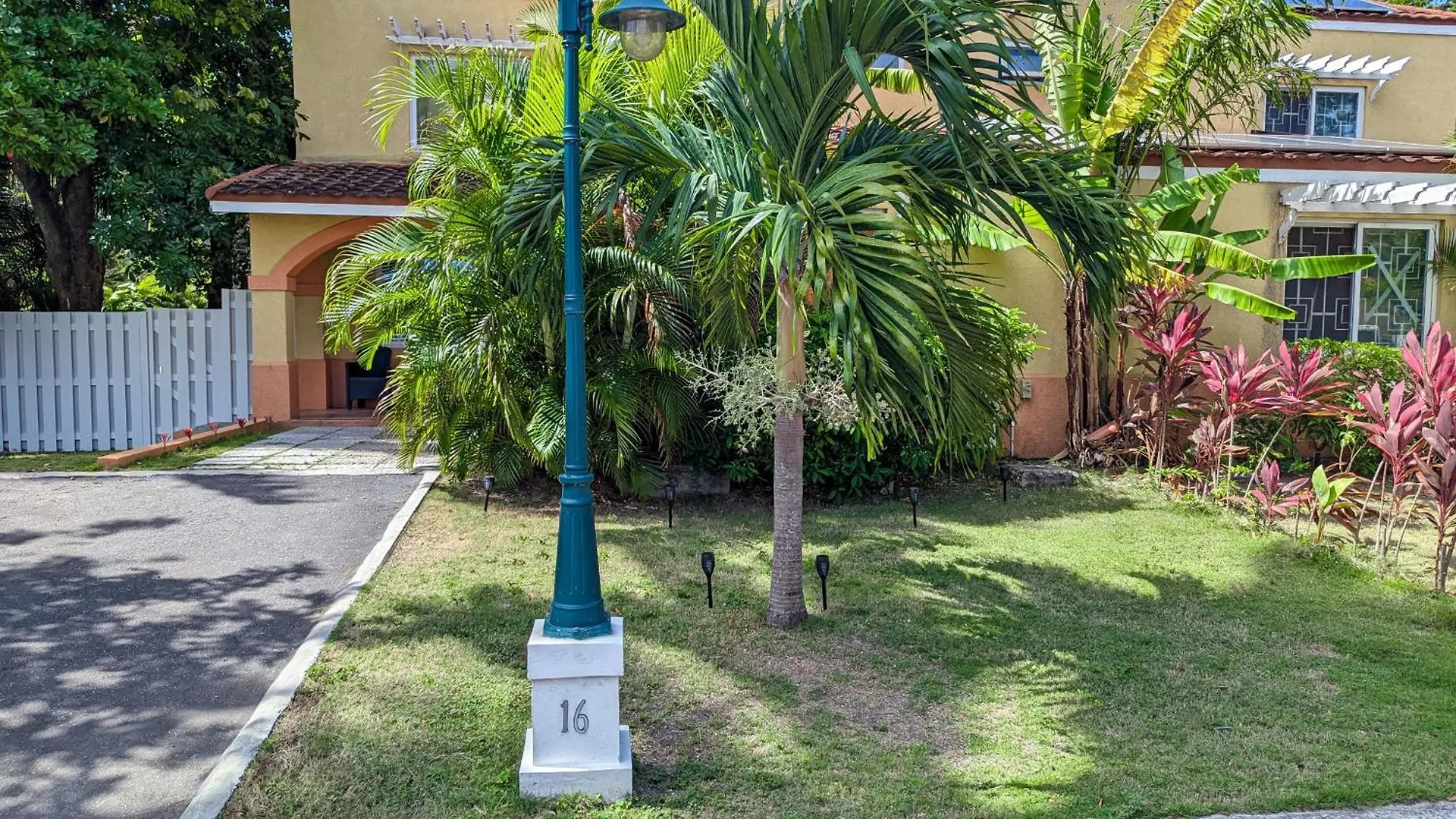Mobay Las Palmas Montego Bay 0*,